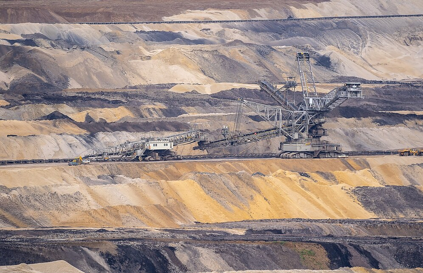Navigating Workforce Transitions in the Mining Industry with Comprehensive Wealth Management Solutions